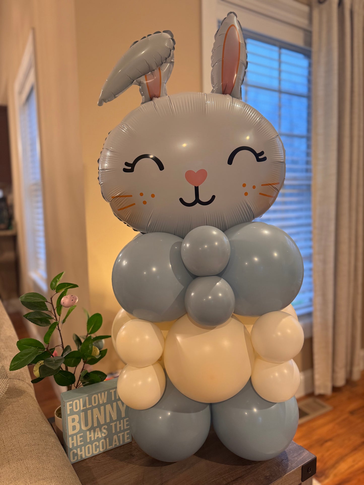 Bunny Balloon Column